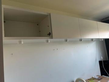 Armoires suspendues Ikea avec éclairage, 25 à 50 cm, Avec porte(s), Moins de 100 cm, Comme neuf