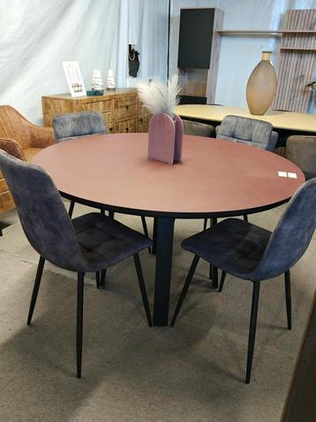 Ronde eettafel (outlet) beschikbaar voor biedingen