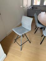 Barstoelen in grijze stof, 2 stuks, Huis en Inrichting, Barkrukken, Ophalen, Met voetsteun, 60 tot 90 cm, Zo goed als nieuw