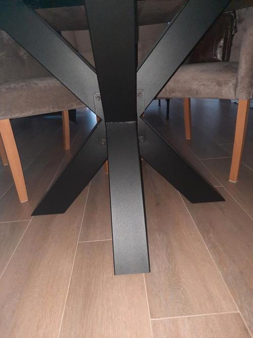 Ronde eettafel en 4 landelijke stoelen, Huis en Inrichting, Complete eetkamers, Zo goed als nieuw, Ophalen