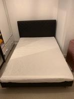 Slaapkamer met dresoir en 2 naachtkastje + Whitte kast, Huis en Inrichting, Slaapkamer | Bedden, Ophalen