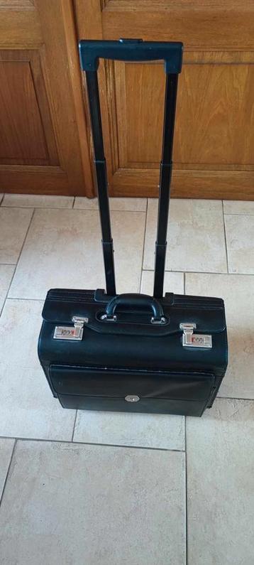 Mallette style docteur avec plusieurs poches .  beschikbaar voor biedingen