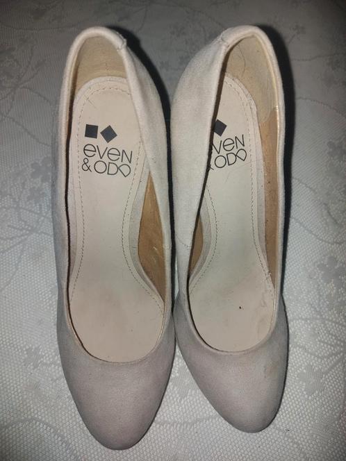 Nubuck pumps, Kleding | Dames, Schoenen, Gedragen, Pumps, Beige, Ophalen of Verzenden