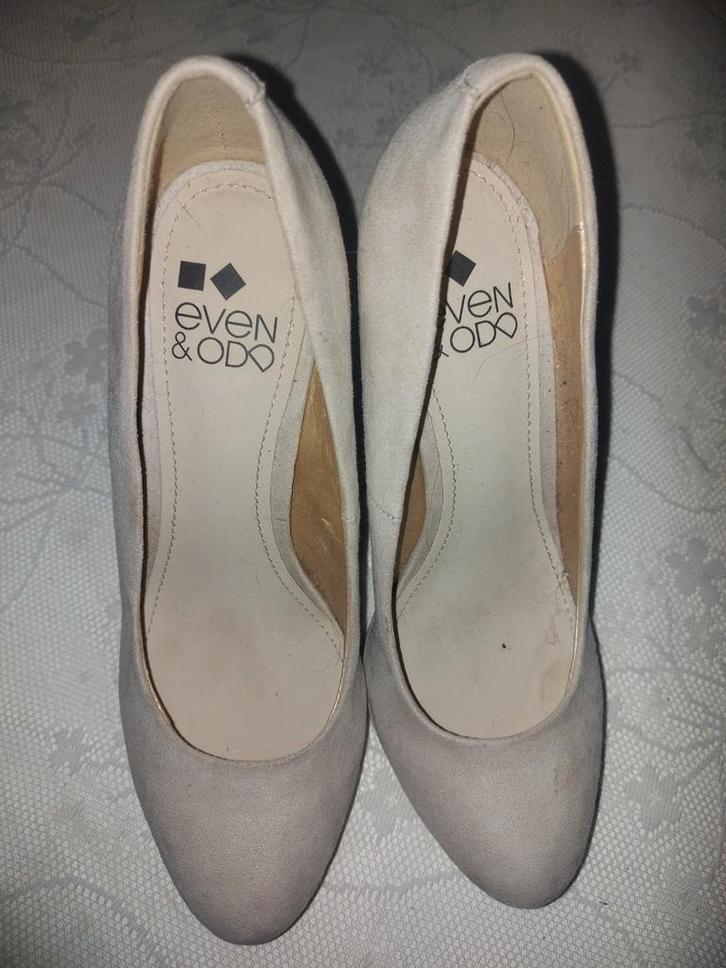 Nubuck pumps, Kleding | Dames, Schoenen, Gedragen, Pumps, Beige, Ophalen of Verzenden