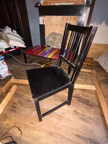 Zeer beschadigde loungestoel. beschikbaar voor biedingen