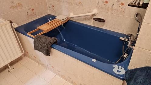 Te koop: 2 badkuipen, 3 wastafels en 1 toilet — in zeer goed, Huis en Inrichting, Badkamer | Complete badkamers, Zo goed als nieuw