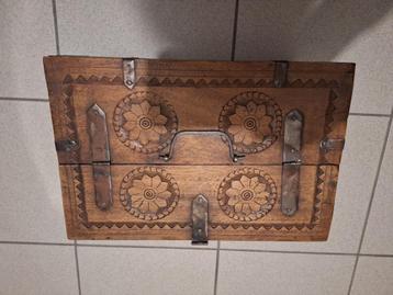 Oud Indisch kistje, spotprijs beschikbaar voor biedingen