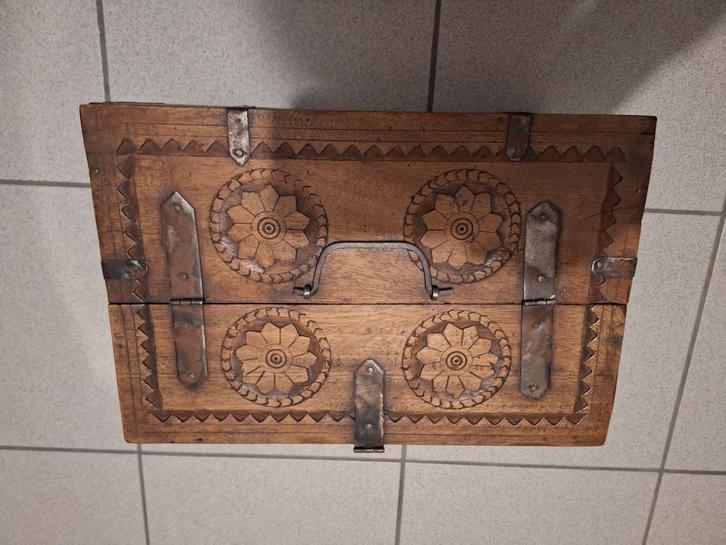 Oud Indisch kistje, spotprijs, Antiek en Kunst, Curiosa en Brocante, Ophalen of Verzenden