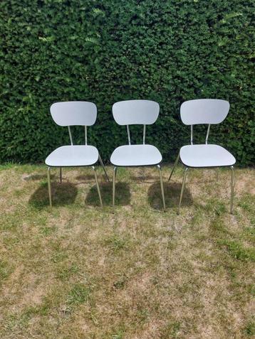 3 VINTAGE witte stoelen formica beschikbaar voor biedingen