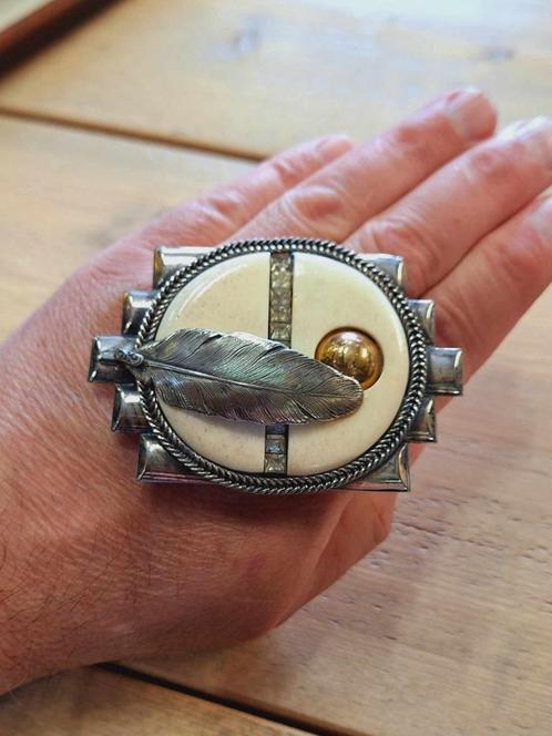 Pracht Ermani Bulatti Art Nouveau metalen Revival broche😍, Handtassen en Accessoires, Broches, Gebruikt, Overige materialen, Zilver