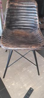 Quatres chaises industrielles cuir vieillis dont une à résou, Utilisé, Cuir, Enlèvement ou Envoi