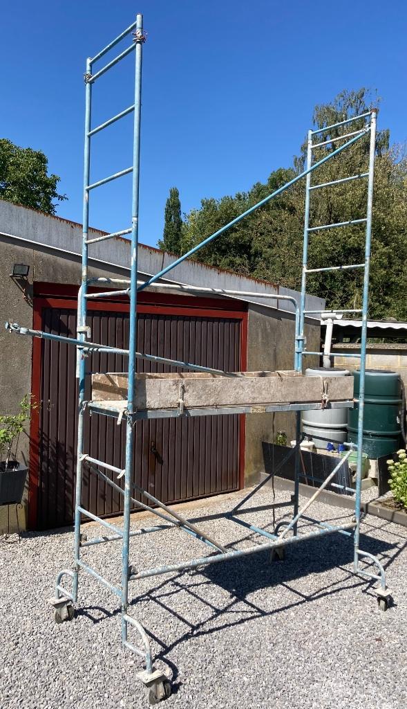 Echafaudage roulant, de marque Comabi, Doe-het-zelf en Bouw, Steigers, Gebruikt, Rolsteiger of Kamersteiger, 2 tot 5 meter, Ophalen