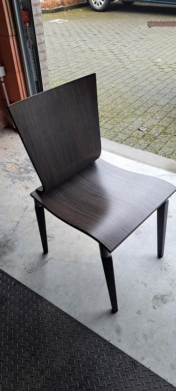 6 houten stoelen  beschikbaar voor biedingen