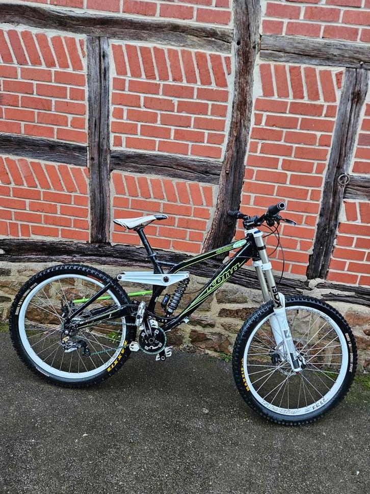 Vélo de descente Kona stab deluxe, Fietsen en Brommers, Fietsen | Crossfietsen en BMX, Gebruikt, 24 inch of meer, Aluminium, Ophalen