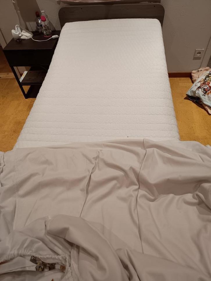1 persoons bed 90x200, Huis en Inrichting, Slaapkamer | Bedden, Gebruikt, Eenpersoons, 90 cm, 200 cm, Hout, Verstelbaar, Ophalen