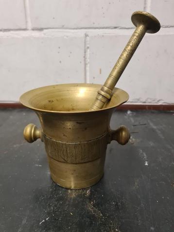 zware antieke apotheek koper mortel en stamper beschikbaar voor biedingen