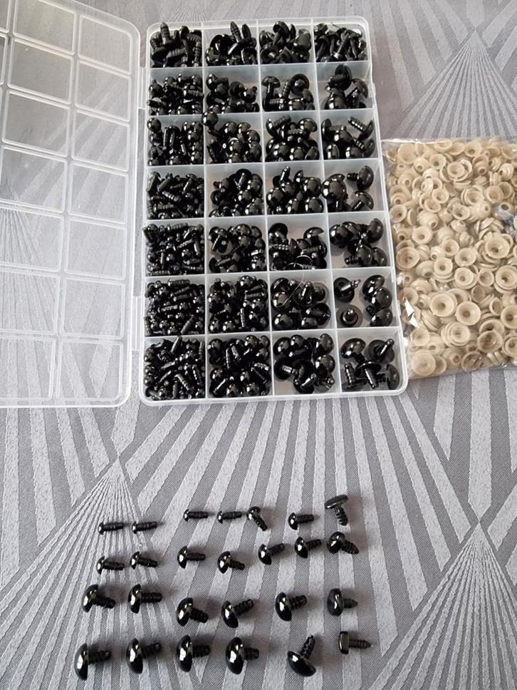 Veiligheidsoogjes en neusjes 
+/- 1000 stukjes in een handig, Hobby en Vrije tijd, Breien en Haken, Nieuw, Breien of Haken, Overige typen