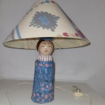 Superbe lampe de chevet avec figurine Hauteur 40 cm Prix 30€