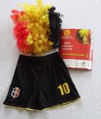 Rode Duivels – voetbal short en pruik    € 3, Ophalen of Verzenden, Zo goed als nieuw, Overige maten, Voetbal