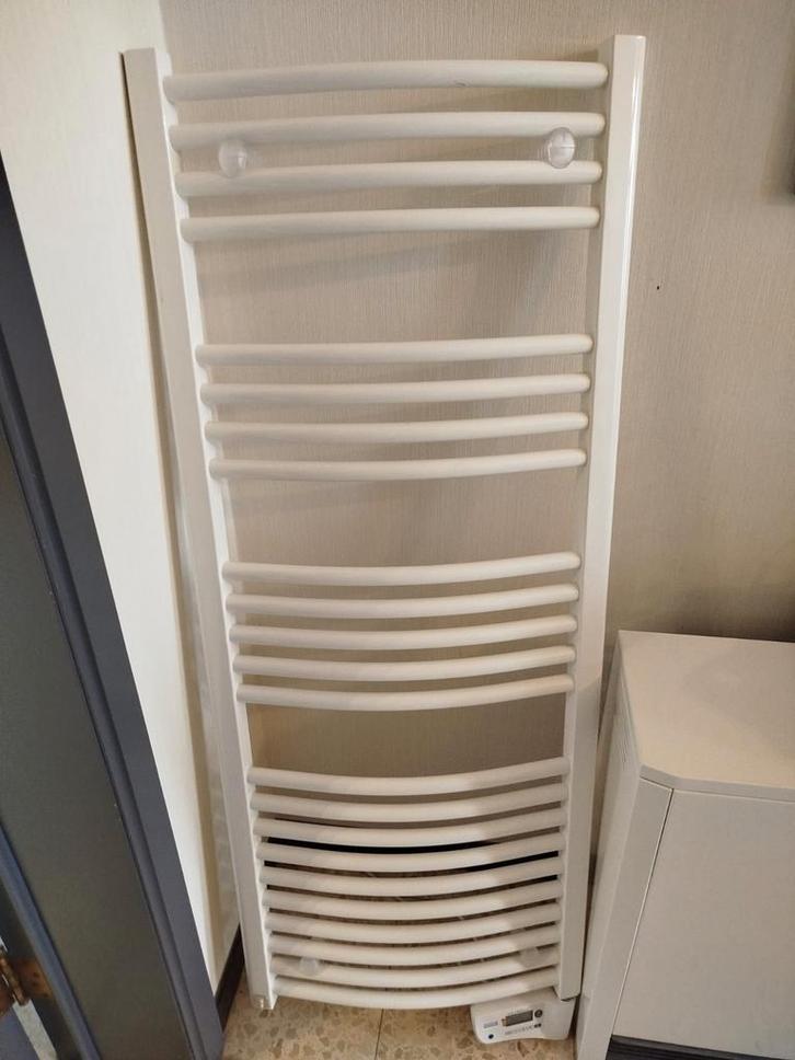 700 W elektrische handdoekdroger, Doe-het-zelf en Bouw, Verwarming en Radiatoren, Gebruikt, Radiator, Ophalen