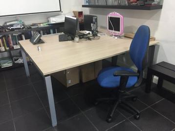 Bureau (duo) , zeer stevig en goede staat beschikbaar voor biedingen