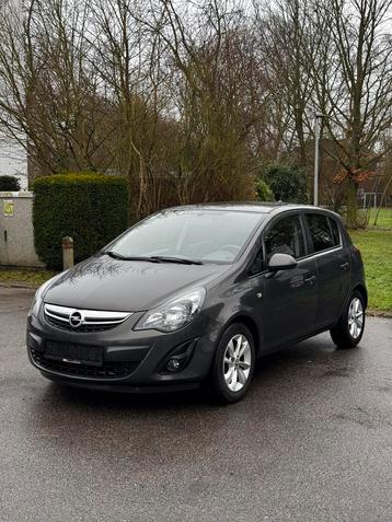 Opel Corsa Cosmo 1.4 - Full Opt - Volledig onderhoudsboekje beschikbaar voor biedingen