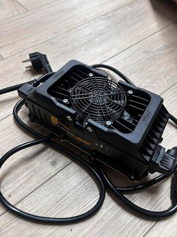 Surron Ultra Bee Originele Lader. beschikbaar voor biedingen