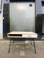 Houtkleurig bureau met gratis bureaustoel, Ophalen, Zo goed als nieuw, Bureau