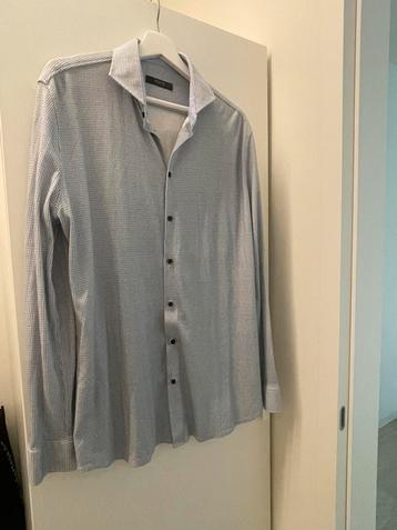Stijlvol gekleed hebt, maar toch met een casual look beschikbaar voor biedingen
