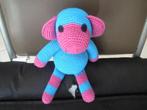 knuffel gehaakte aap blauw en roos (doos 12), Kinderen en Baby's, Speelgoed | Knuffels en Pluche, Ophalen of Verzenden, Nieuw