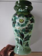 Groene opaline vaas met bloemmotief., Ophalen