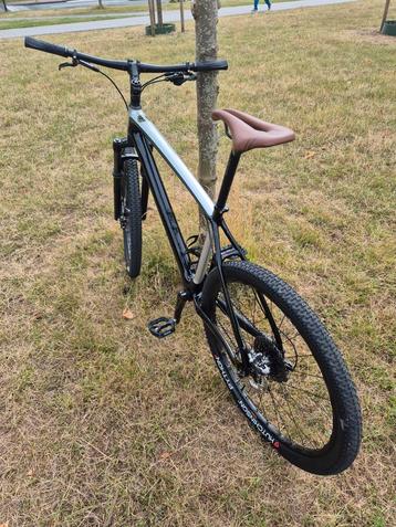 Vtt specialized stumpjumper carbone L beschikbaar voor biedingen