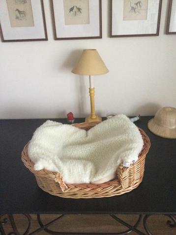 Panier osier, coussin et housse neufs (Teckel) beschikbaar voor biedingen