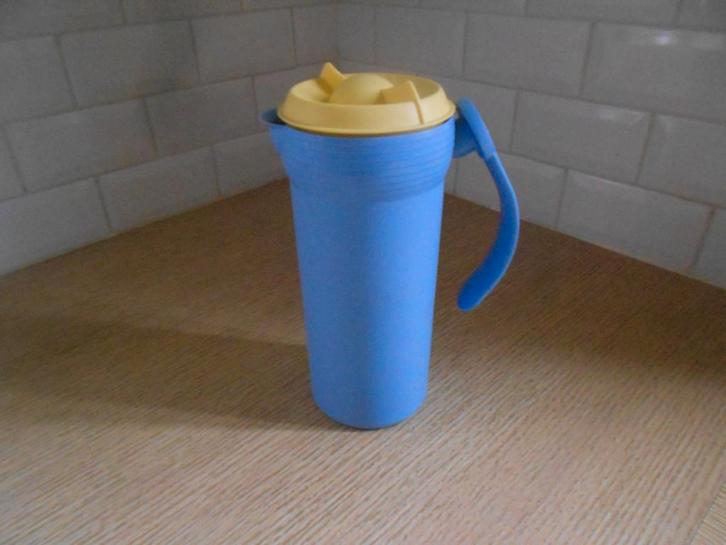 Tupperware pichet hermétique 1.1L (mobilhome - kot) oooo, Maison & Meubles, Cuisine| Tupperware, Enlèvement ou Envoi