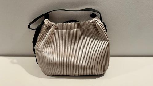 Fri+yay gouden plissé handtas / rugzak, Handtassen en Accessoires, Tassen | Damestassen, Nieuw, Handtas, Overige kleuren, Ophalen of Verzenden