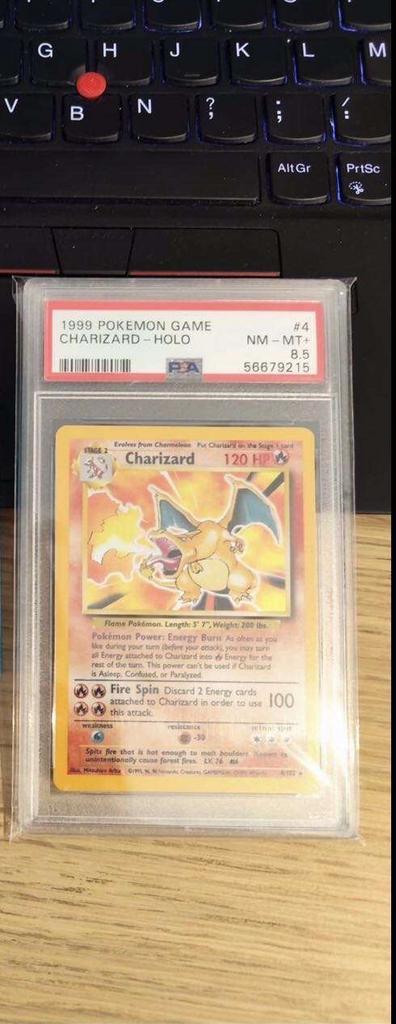 Pokemon Charizard Holo 1999 Base Set Vintage PSA 8,5 mint, Hobby en Vrije tijd, Verzamelkaartspellen | Pokémon, Nieuw, Losse kaart