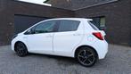 Toyota yaris hybride + 3 jaar GARANTIE + set winterbanden, Te koop, Berline, 5 deurs, Leder en Stof