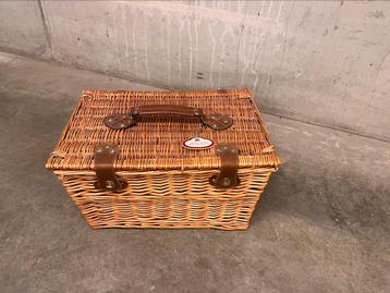 2 picknickmanden, Hobby en Vrije tijd, Picknickmanden, Ophalen, Zo goed als nieuw