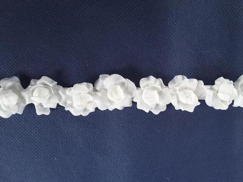 ruban de fleurs 25 mm blanc neige 44 fleurs au mètre pr déco, Hobby & Loisirs créatifs, Couture & Fournitures, Neuf, Enlèvement ou Envoi