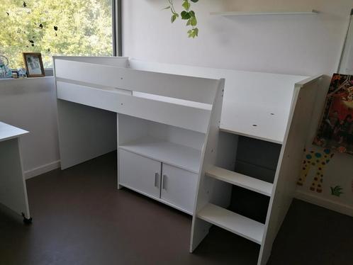 Bed halfhoogslaper met bureau en opbergruimtes, Kinderen en Baby's, Kinderkamer | Stapelbedden en Hoogslapers, Gebruikt, Halfhoogslaper