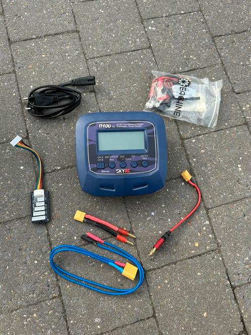 SkyRC D100 v2, Hobby en Vrije tijd, Modelbouw | Radiografisch | Vliegtuigen, Zo goed als nieuw, Elektro, Ophalen