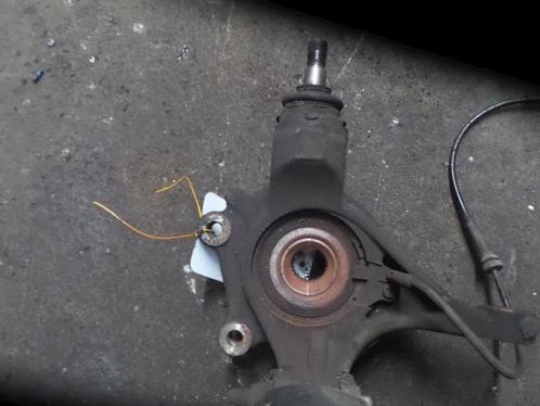 Fusee links-voor van een Peugeot Partner, Auto-onderdelen, Ophanging en Onderstel, Peugeot, Gebruikt, 3 maanden garantie, Ophalen of Verzenden