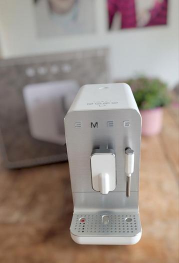 SMEG volautomatische espressomachine met stoompijpje NIEUW!, Elektronische apparatuur, Koffiezetapparaten, Stoompijpje, Espresso apparaat