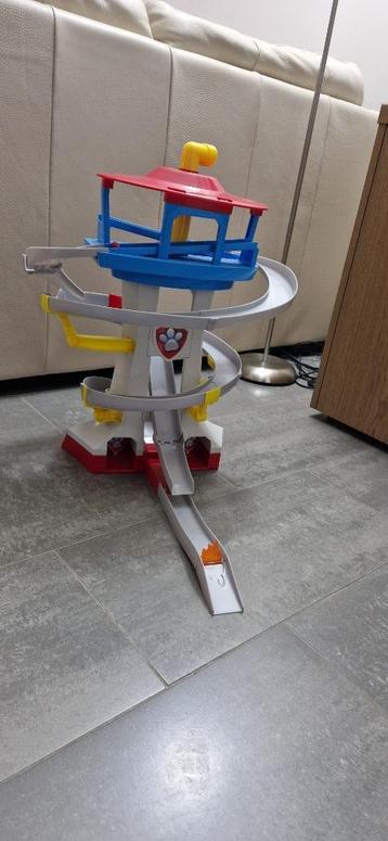 Dé grote Paw Patrol toren met 2 coole autootjes van Marshall beschikbaar voor biedingen