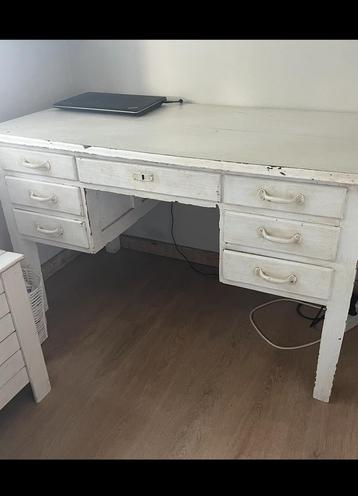 Bureau en bois massif, patiné beschikbaar voor biedingen