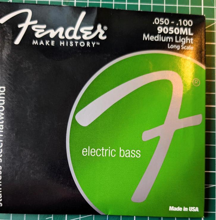 Bassnaren Fender 9050 ML Flatwound, Muziek en Instrumenten, Snaarinstrumenten | Gitaren | Bas, Nieuw, Elektrisch, Ophalen of Verzenden