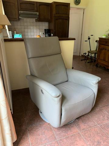 Fauteuil relax électrique en cuir gris beschikbaar voor biedingen