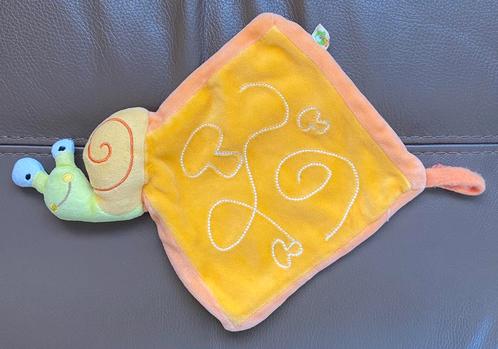 NIEUWE zeer zachte knuffel “ VROLIJKE SLAK  “ , handpopje 🍄, Kinderen en Baby's, Speelgoed | Knuffels en Pluche, Nieuw, Ophalen of Verzenden