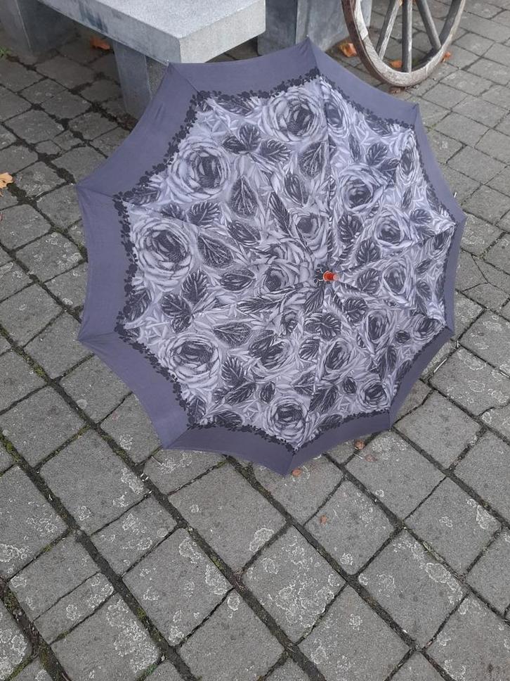 Brocante paraplu, Handtassen en Accessoires, Paraplu's, Zo goed als nieuw, Ophalen