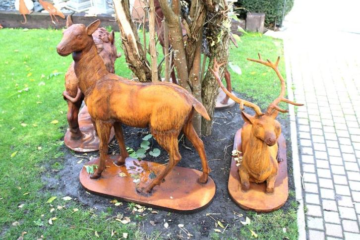 Roestig staand hert van gietijzer, Tuin en Terras, Tuinbeelden, Nieuw, Dierenbeeld, Metaal, Ophalen